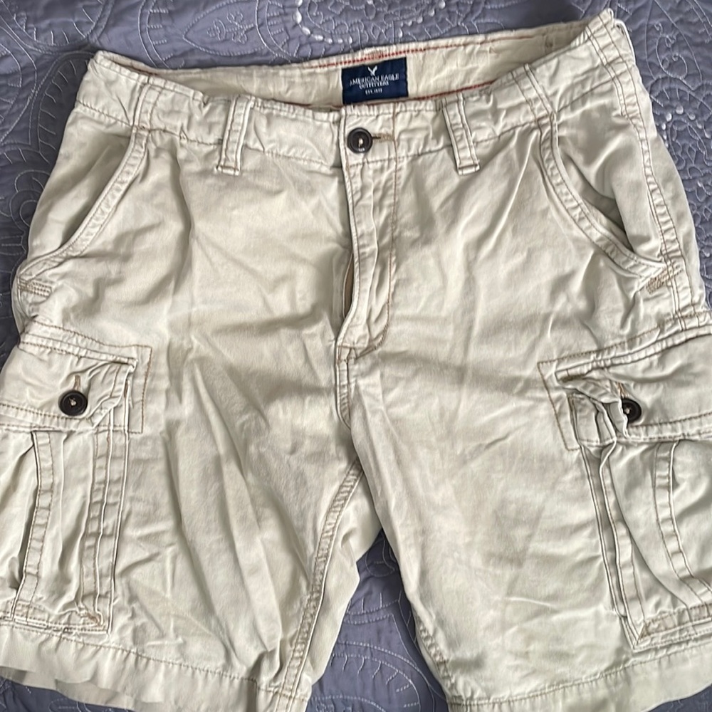 American Eagle cargo shorts. Classic fit.